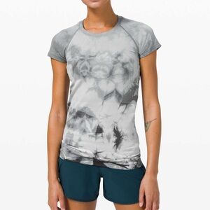 Lululemon Swiftly Tech Short Sleeve 2.0 *Shibori
Shibori Stripe Graphite Grey